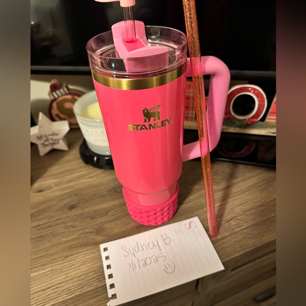 SOLD SOLD SOLD! EUC! 30 oz Pink Parade Stanley with accessories